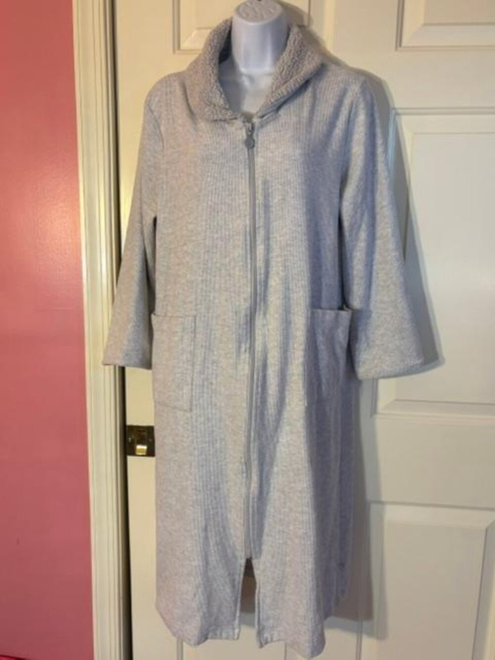 * Karen Neuburger Grey Full Zip Robe House Coat Pockets Comfort Size Med
